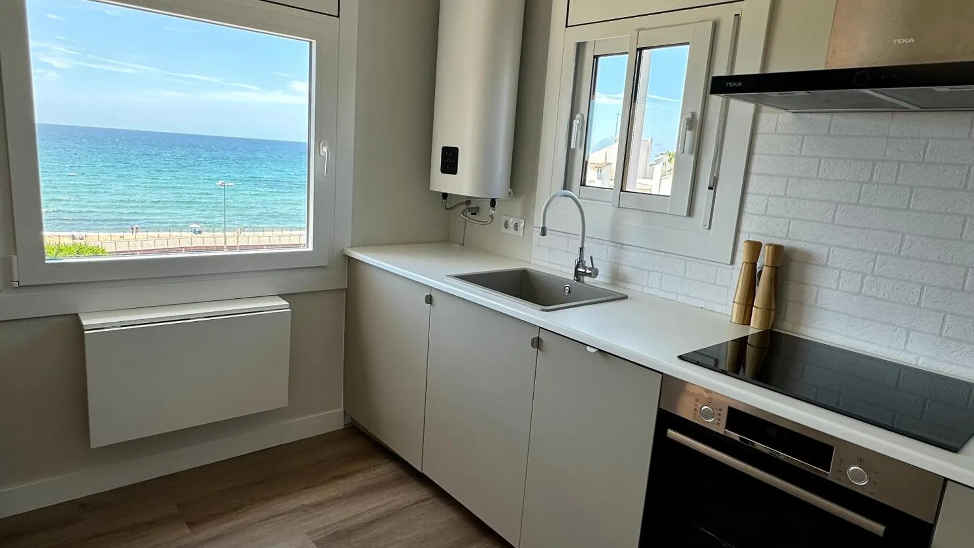 Dorada Tropicana Beach Apartment Cambrils